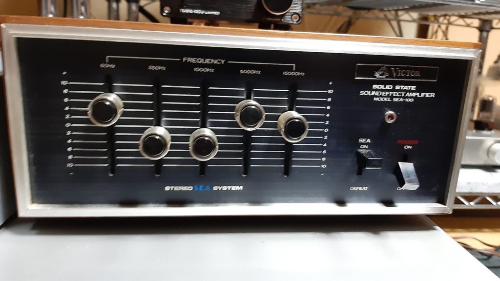 1960年代グラフィックイコライザーVictor SEA-100で、音の最終調整。 – ぎりレコ